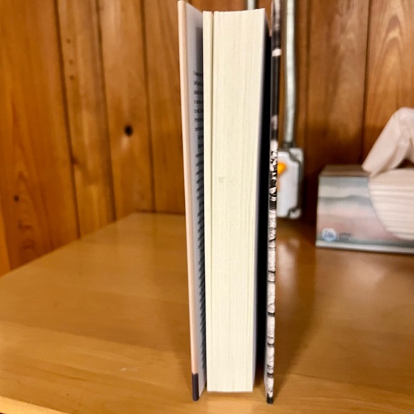 Prince Harry: “Spare” Hardcover Book. Excellent Condition! - Picture 4 of 4